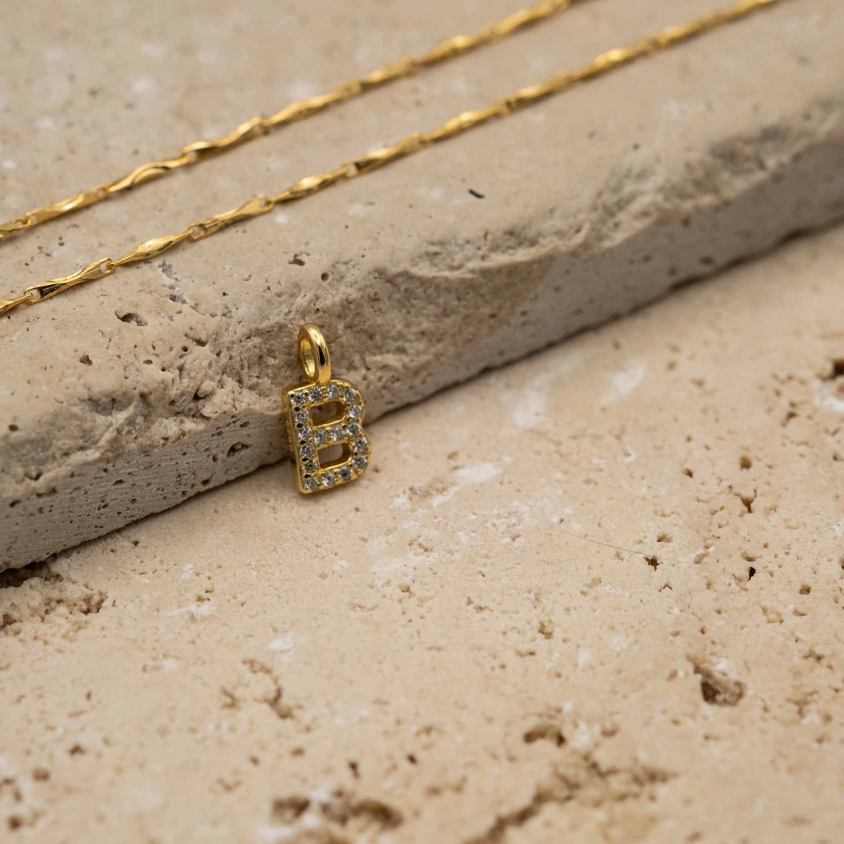 Kette Cirra mit Buchstabenanhänger Milo - Anhänger - eva før