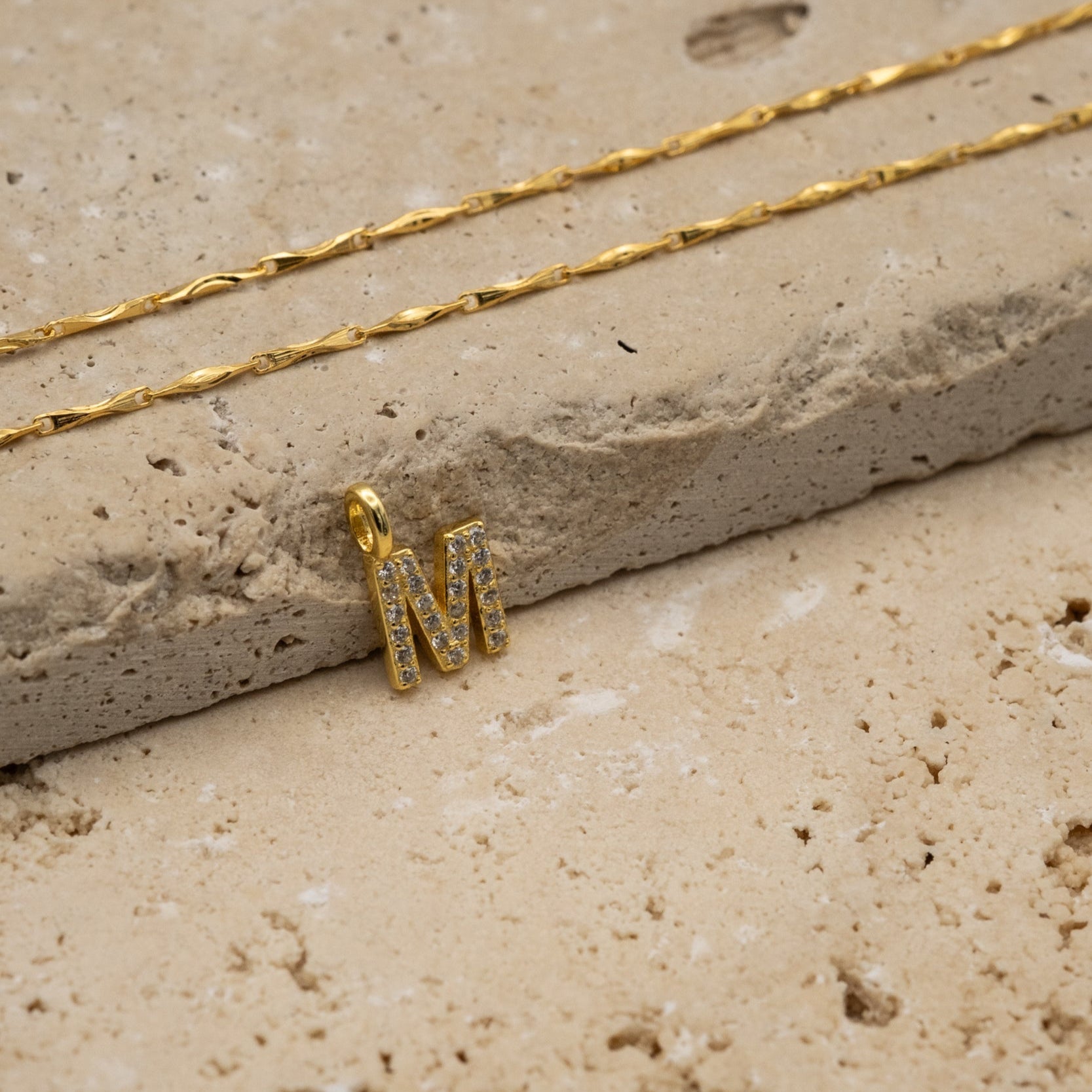 Kette Cirra mit Buchstabenanhänger Milo - Anhänger - eva før