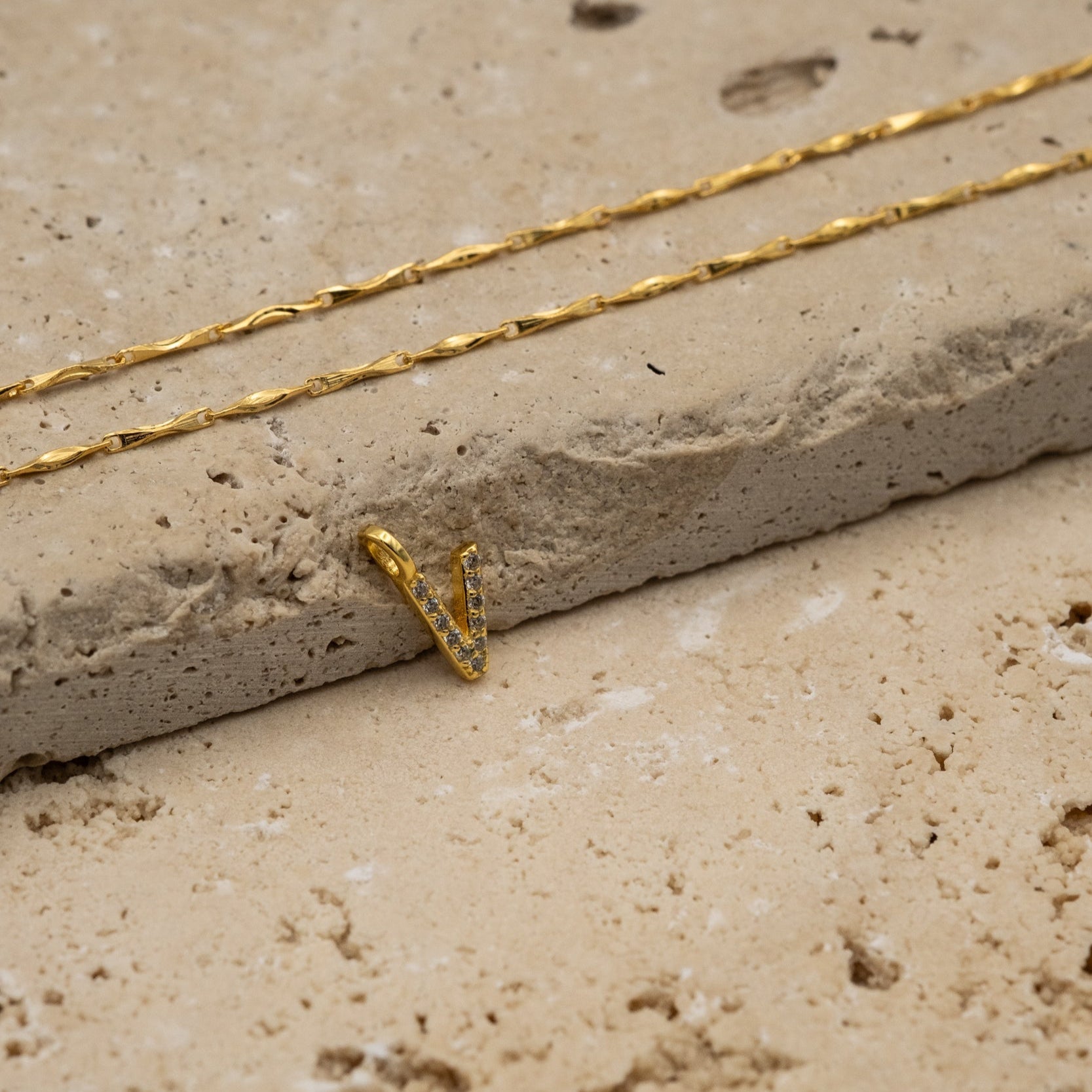 Kette Cirra mit Buchstabenanhänger Milo - Anhänger - eva før