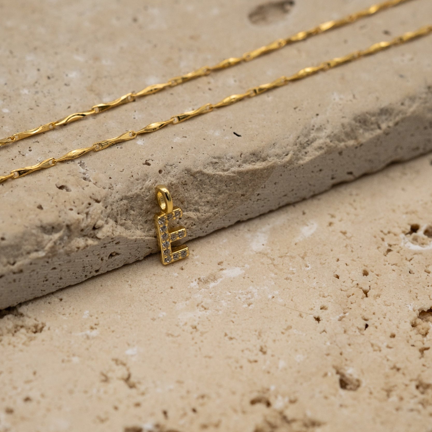 Kette Cirra mit Buchstabenanhänger Milo - Anhänger - eva før