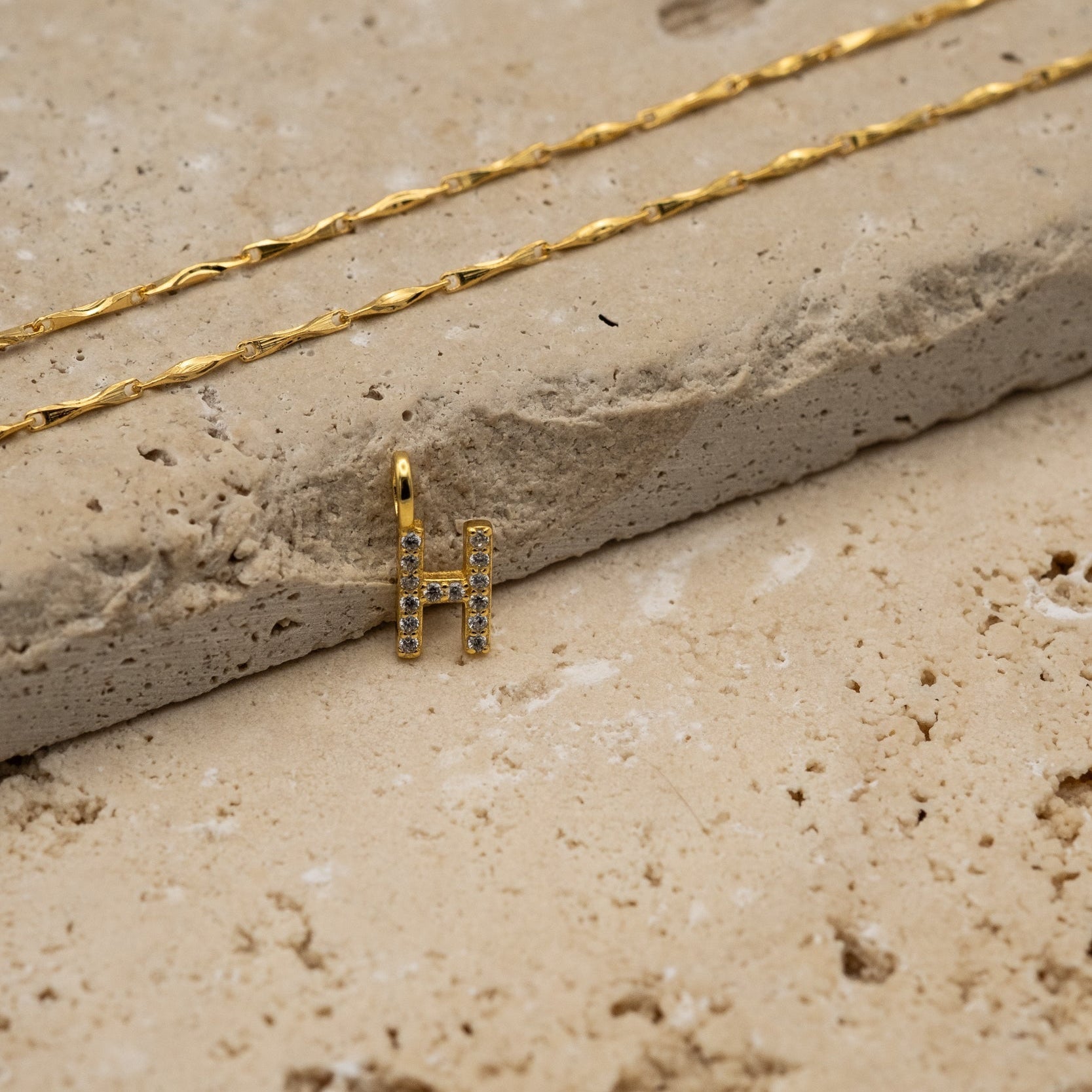 Kette Cirra mit Buchstabenanhänger Milo - Anhänger - eva før
