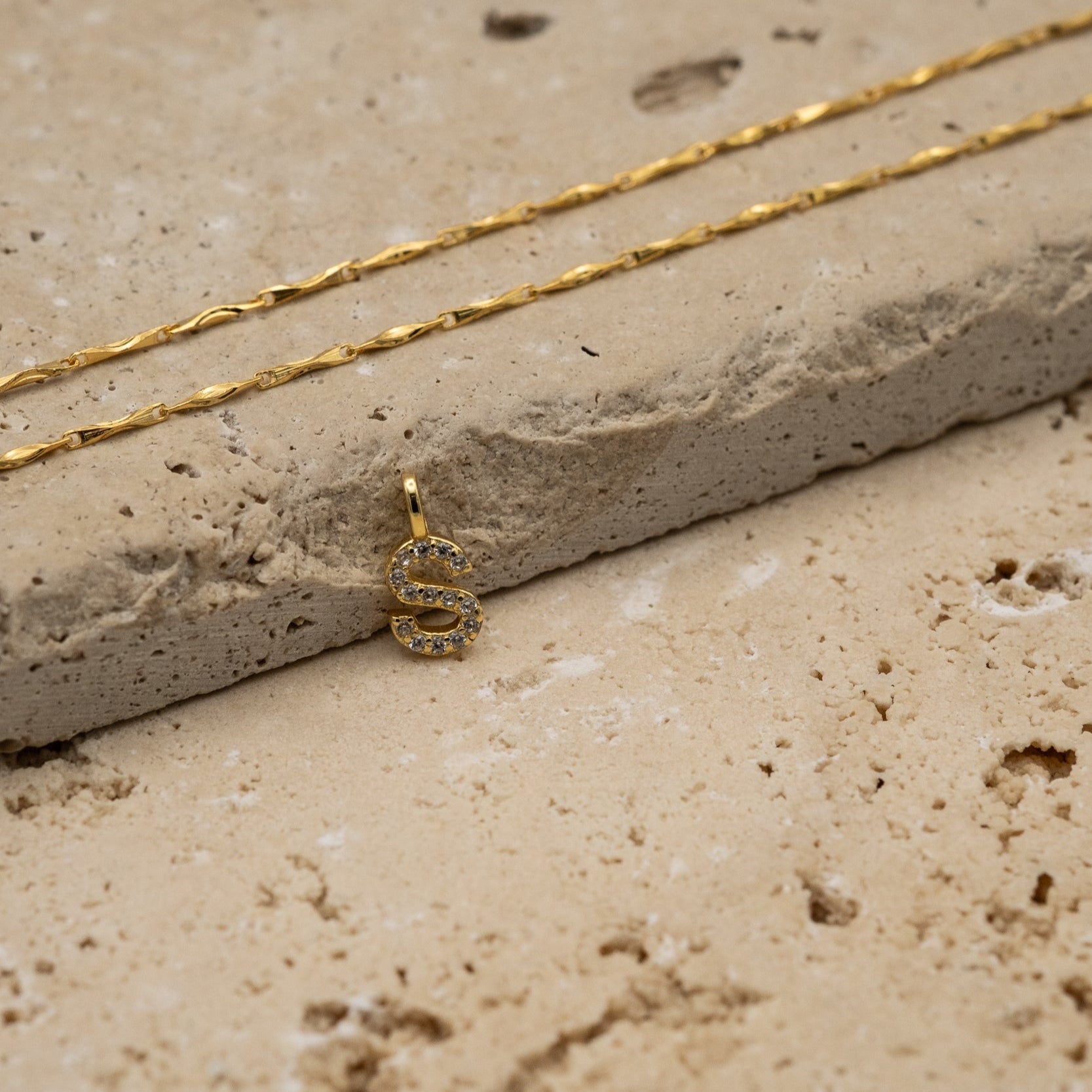 Kette Cirra mit Buchstabenanhänger Milo - Anhänger - eva før